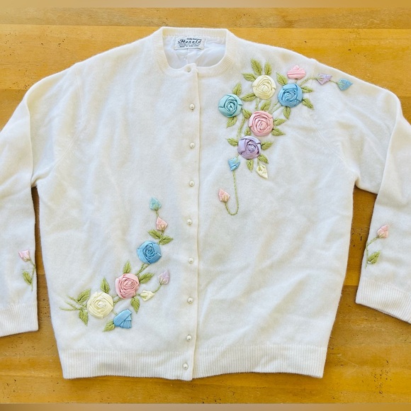 Herald Sweaters - Original 50s Vintage Angora Lambswool Cardigan Sweater Large Flower Embellished